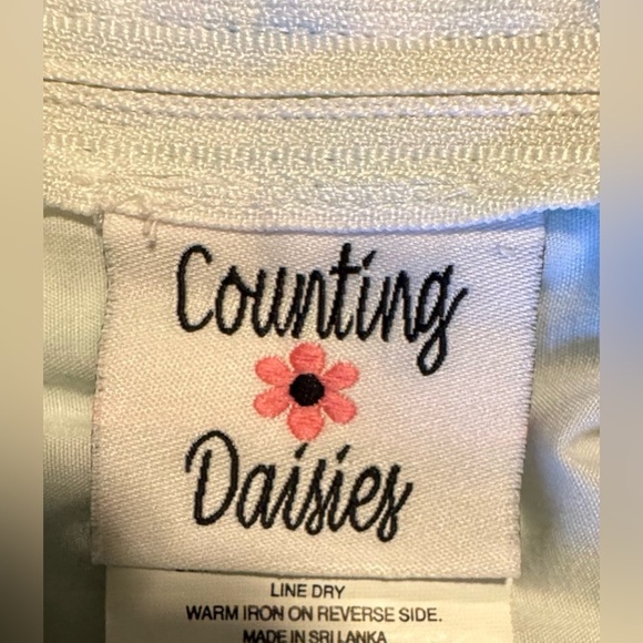 Counting
Daisies Elegant Green Kids Dress with White Pattern - Picture 10 of 11